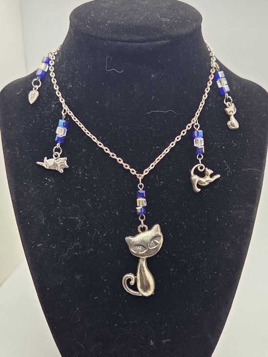 Cat Jewelry - Vintage Whimsical Silver-Tone Multi-Charm Cat & Kitten Dropped Pendant Necklace